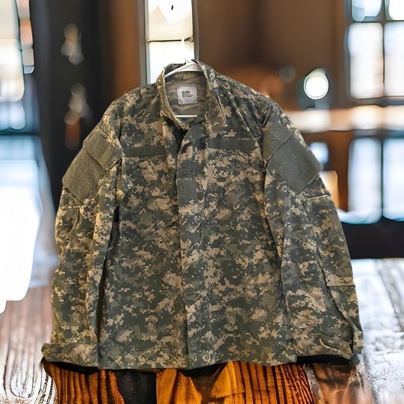 Retired Army Military Jacket - Picture 1 of 3